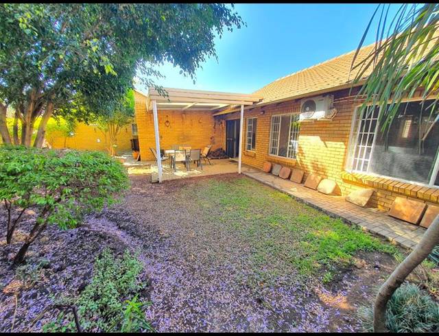 3 BEDROOM TOWNHOUSE FOR SALE IN SINOVILLE